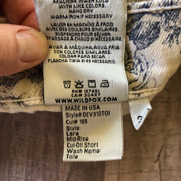 Wildfox Lara Toile Floral Denim Shorts New size 30 - Picture 8 of 8